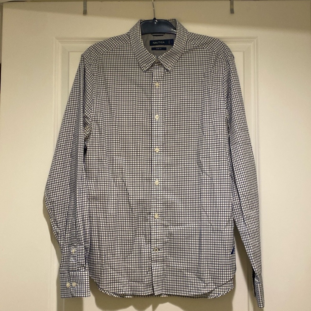 Nautica. Men’s button down dress shirt. Size L Slim Fit. Blue and white.